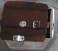 Kastlíky s koženým uzávěrem s podélným řemínkem a držáky na nosič